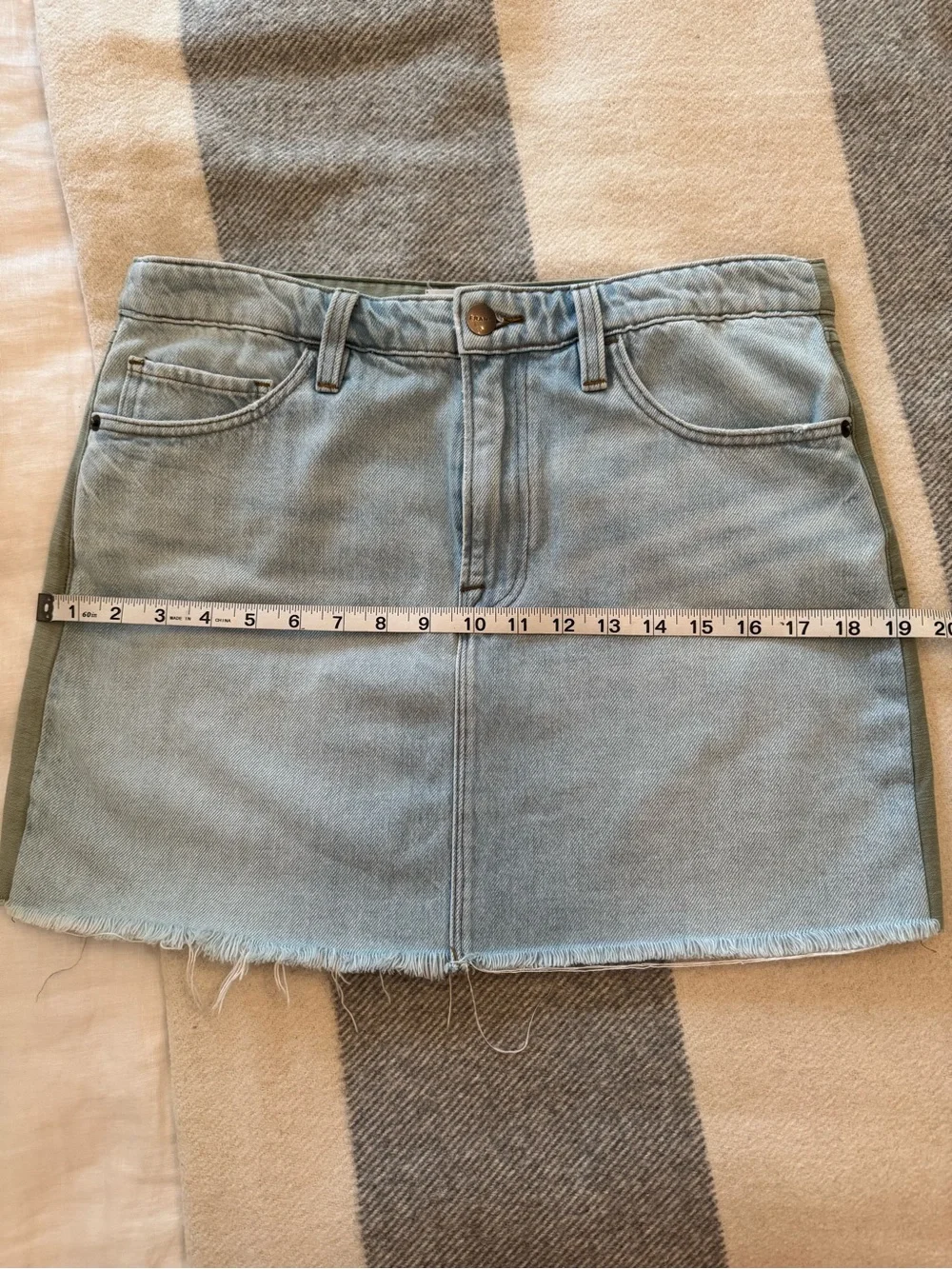 Frame Color block Mini Skirt with Frayed Hem